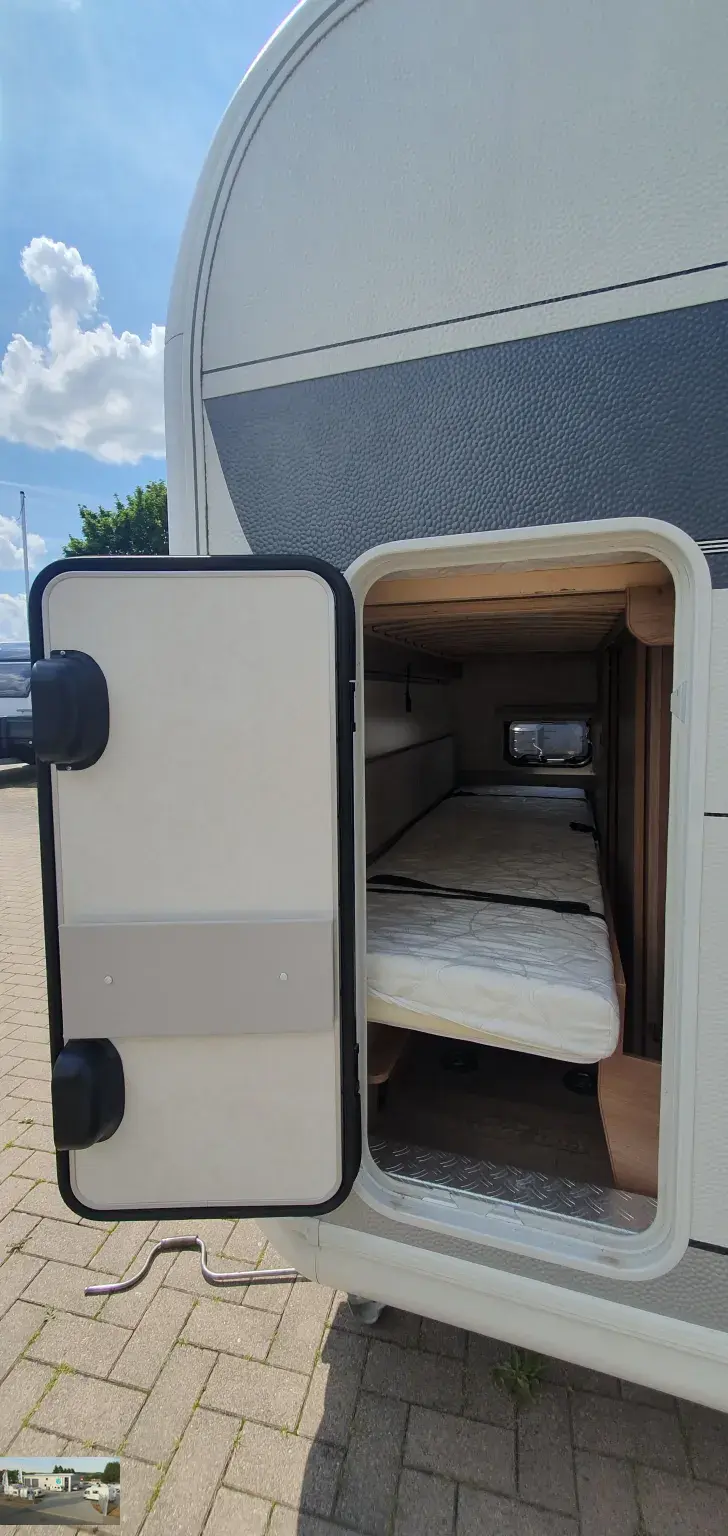 Fahrzeugbild Hobby De Luxe 560 KMFe Nr. 35 - Etagenb., franz. Bett #42