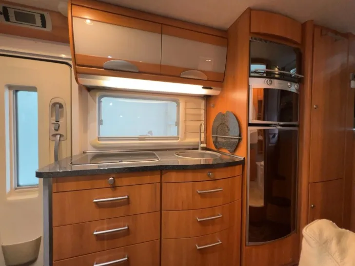 Fahrzeugbild Hymer B 660 SL/Automatik/Festbett+Hubbett/Klima/Solar #13