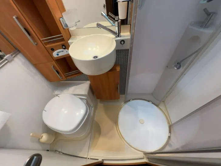 Fahrzeugbild Hymer B 660 SL/Automatik/Festbett+Hubbett/Klima/Solar #15