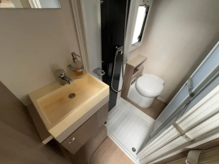 Fahrzeugbild Chausson Flash 515/Festbett/Klima/Markise/170 PS/Euro6 #14