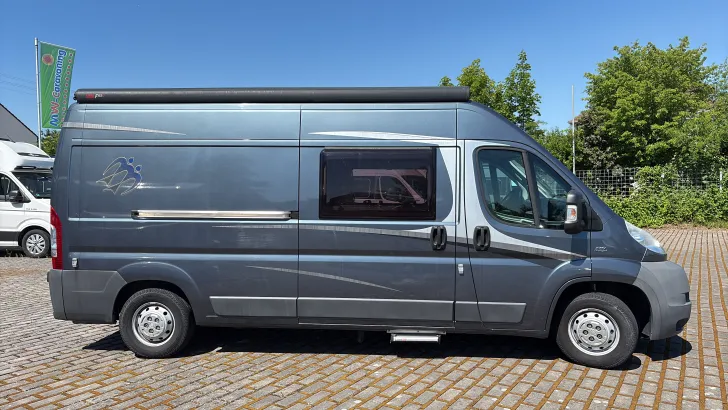 Seitlich Knaus BoxStar 600 Street MQ wenig gebraucht