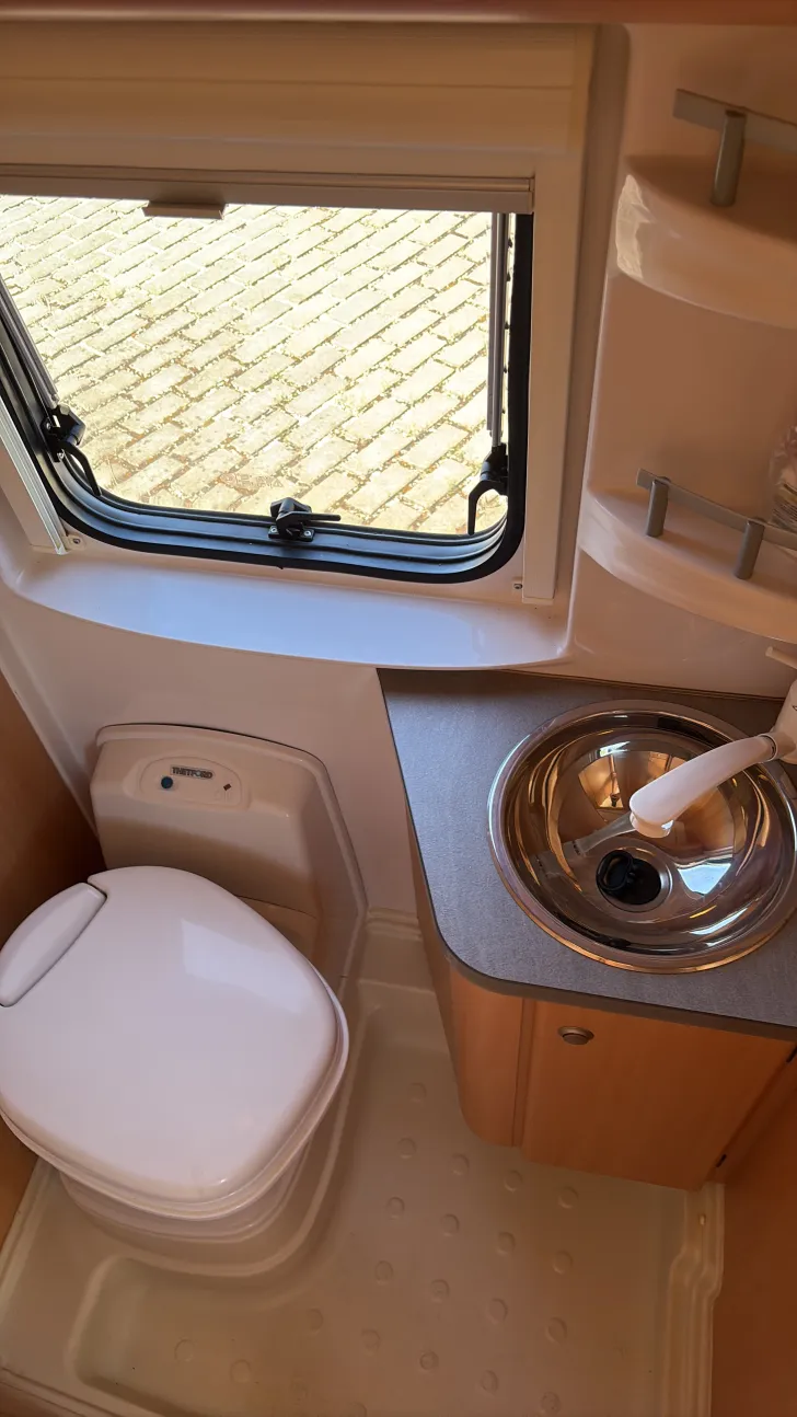 Toilette Knaus BoxStar 600 Street MQ wenig gebraucht