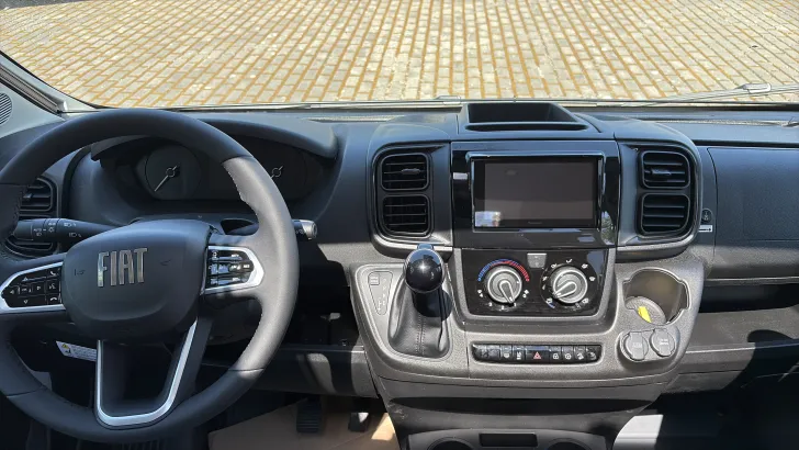 Fahrerhaus Weinsberg CaraCompact 600 MEG EDITION [PEPPER] Sofort verfügbar/ Automatik