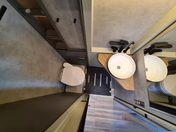 Fahrzeugbild Niesmann + Bischoff iSmove 6.9 E *Hubstützen-Anlage*Festtank-WC* #24