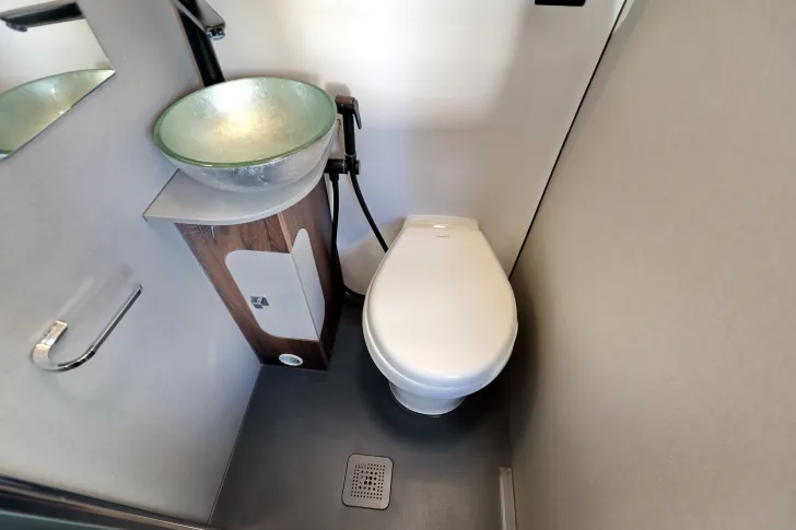 Fahrzeugbild Robeta Adonis | BORBET | WLAN | TV | INVERT #28