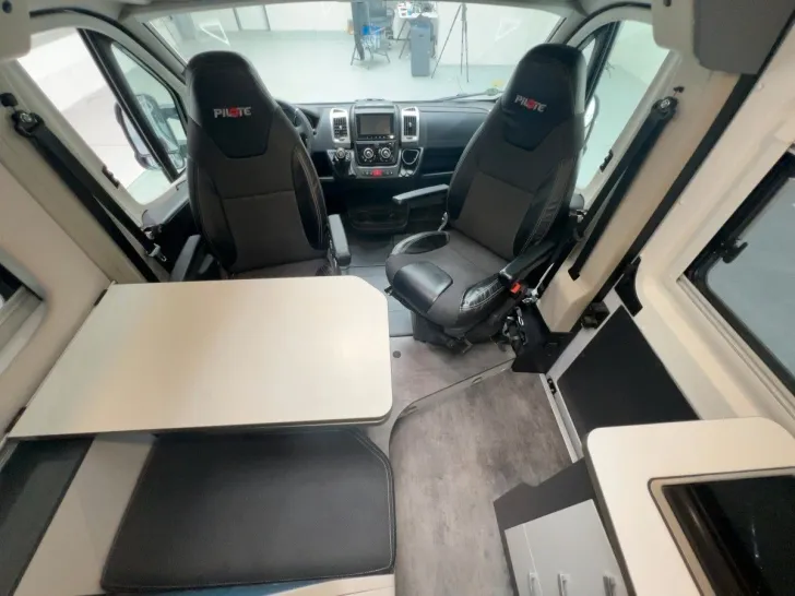 Fahrzeugbild Pilote V 600 J/Einzelbetten/Markise/Solar/Klima/Truma #9