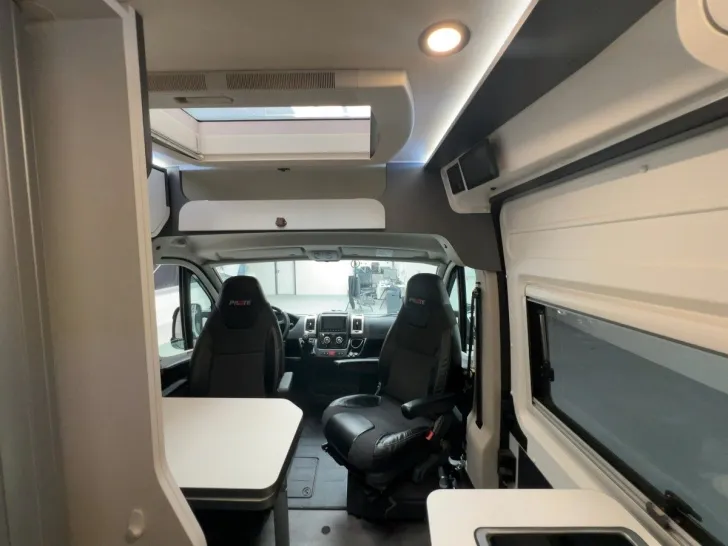 Fahrzeugbild Pilote V 600 J/Einzelbetten/Markise/Solar/Klima/Truma #10
