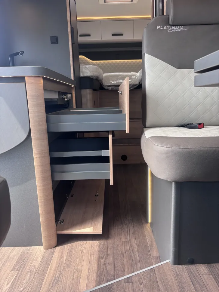 Fahrzeugbild Knaus L!VE WAVE 650 MEG Platinum Selection Rahmenfenster, el. Stufe #14
