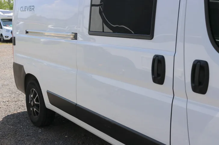 Fahrzeugbild Clever SELECT LINE Celebration 600 mit Verkehrsschilderkennung #21