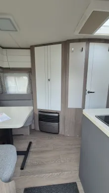 Fahrzeugbild Hobby OnTour 460 DL MJ26*Autark*Bugfenst.*Ambiente #24