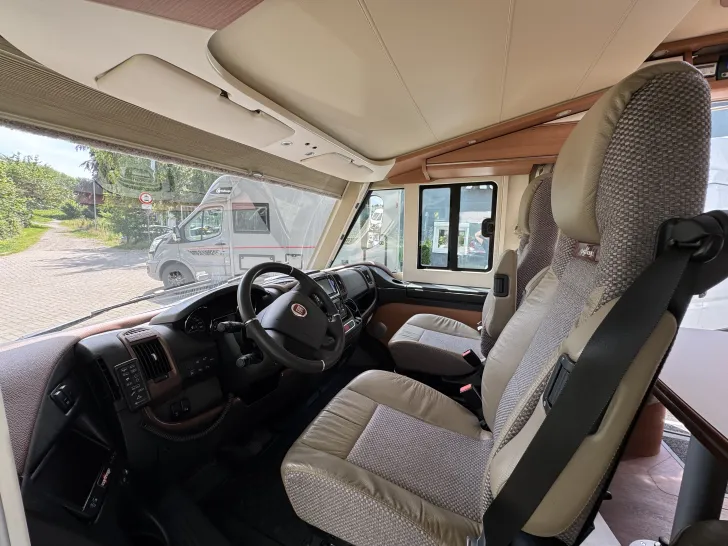 Fahrzeugbild Carthago chic c-line 4.2 Hubstütz-Luftfahrw-Standklima #13