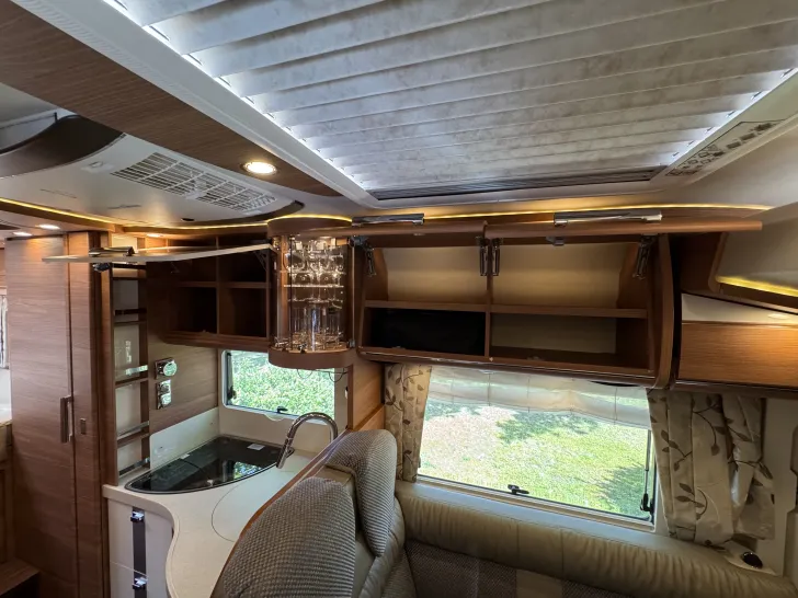 Fahrzeugbild Carthago chic c-line 4.2 Hubstütz-Luftfahrw-Standklima #27