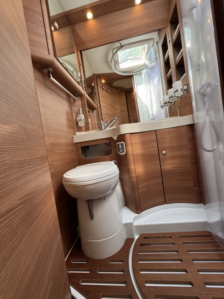 Fahrzeugbild Carthago chic c-line 4.2 Hubstütz-Luftfahrw-Standklima #39
