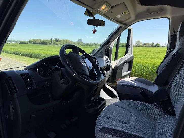 Fahrzeugbild Knaus L!VE TI 650 MEG Solar, Isofix für 2 Kinder, F #5