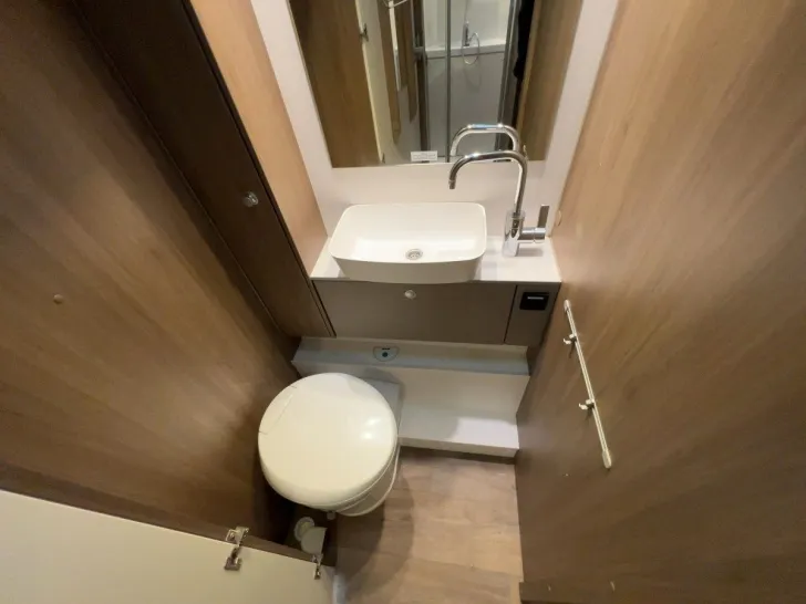 Fahrzeugbild Carado T 447Edition24 Automatik/Einzelbetten/Hubbett #16