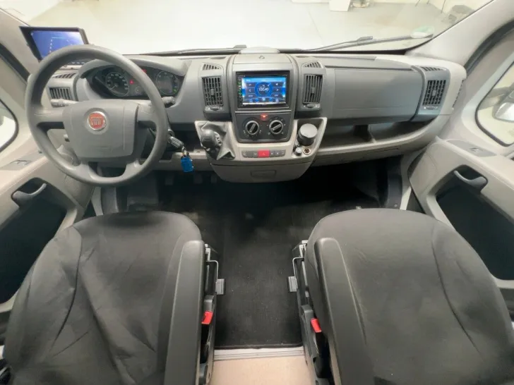 Fahrzeugbild Weinsberg TI 650 MG / Festbett / Garage /  Klima / AHK #6
