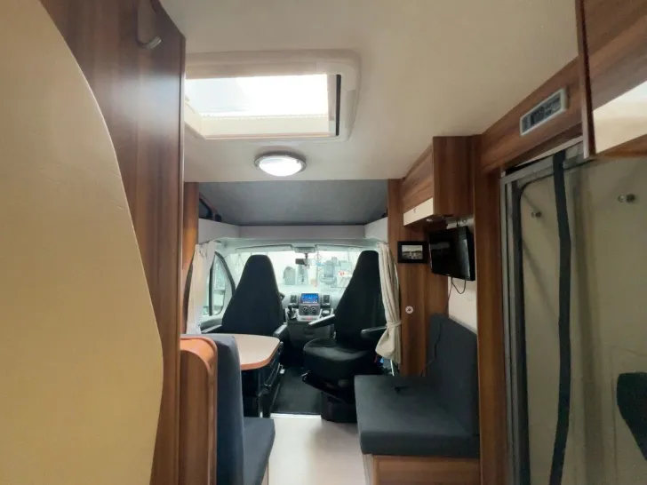 Fahrzeugbild Weinsberg TI 650 MG / Festbett / Garage /  Klima / AHK #8