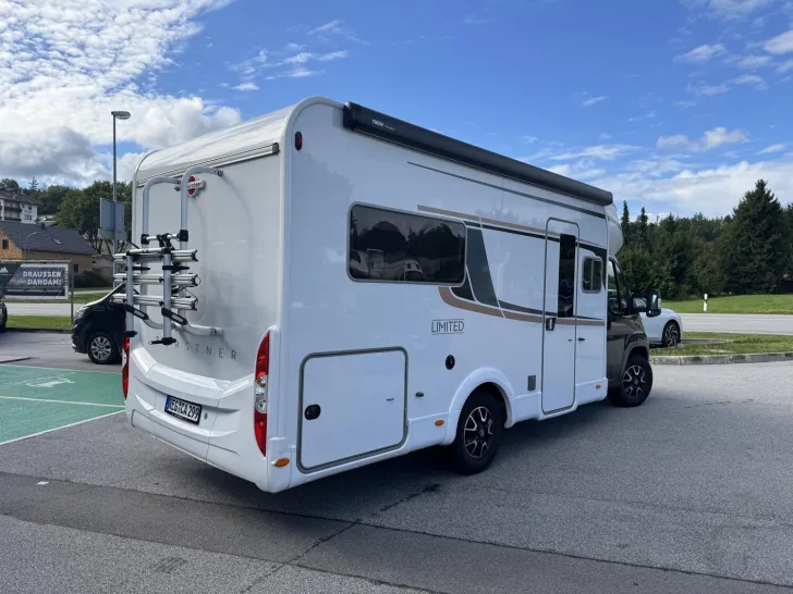 Fahrzeugbild Bürstner Limited T 660 Winterpaket | Markise | Hubbett #4