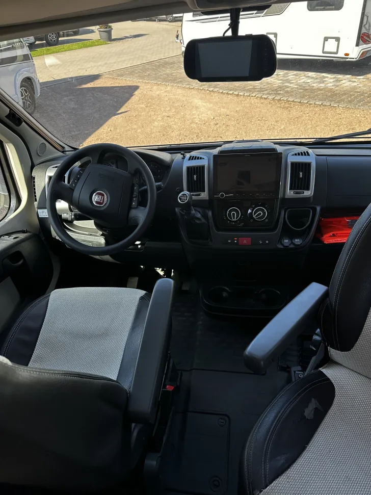 Fahrzeugbild Challenger Genesis 284 Markise, 22" TV+SAT #11