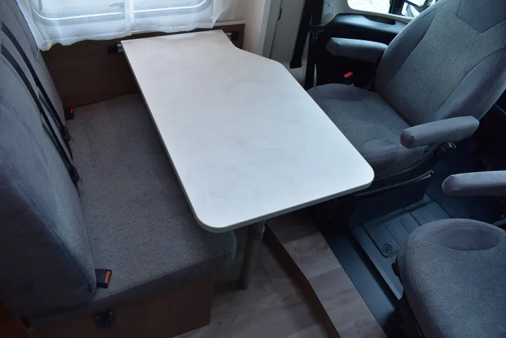 Fahrzeugbild Carado VAN V347 pro + Hubbett, 4 Betten, Automatik #6