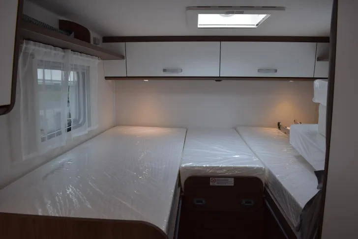 Fahrzeugbild Carado VAN V347 pro + Hubbett, 4 Betten, Automatik #13