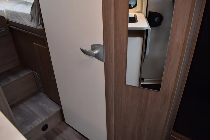 Fahrzeugbild Carado VAN V347 pro + Hubbett, 4 Betten, Automatik #14