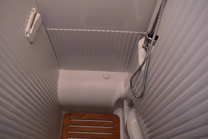 Fahrzeugbild Carado VAN V347 pro + Hubbett, 4 Betten, Automatik #16