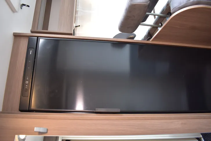 Fahrzeugbild Carado VAN V347 pro + Hubbett, 4 Betten, Automatik #19
