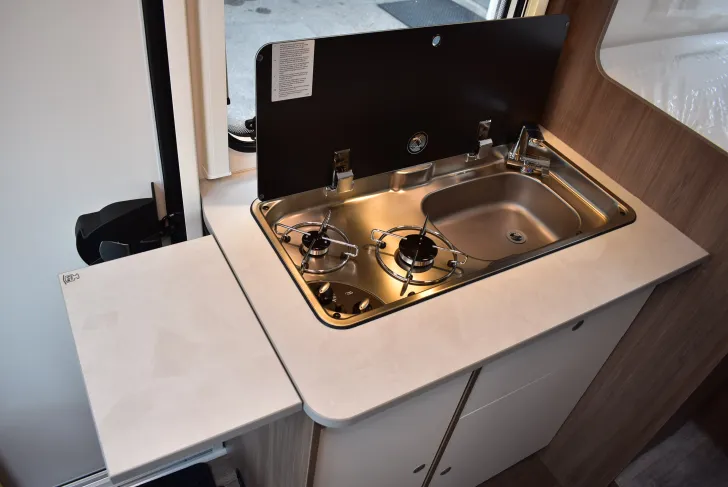 Fahrzeugbild Carado VAN V347 pro + Hubbett, 4 Betten, Automatik #21