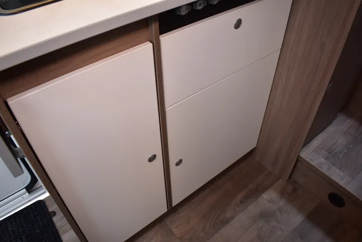 Fahrzeugbild Carado VAN V347 pro + Hubbett, 4 Betten, Automatik #26