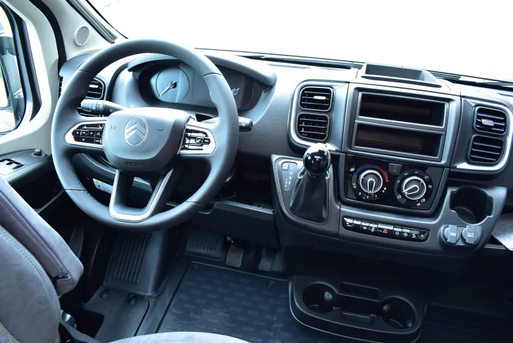 Fahrzeugbild Carado VAN V347 pro + Hubbett, 4 Betten, Automatik #37