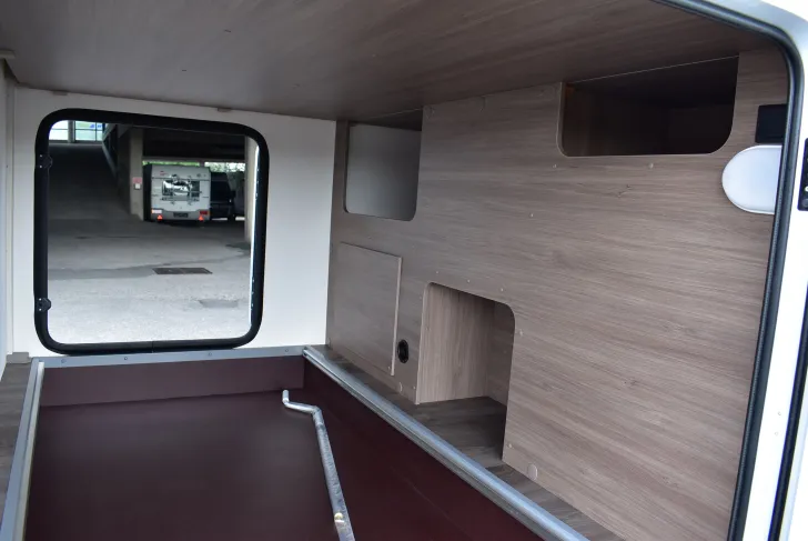 Fahrzeugbild Carado VAN V347 pro + Hubbett, 4 Betten, Automatik #40