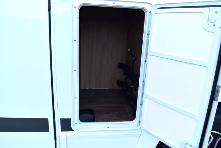 Fahrzeugbild Carado VAN V347 pro + Hubbett, 4 Betten, Automatik #42