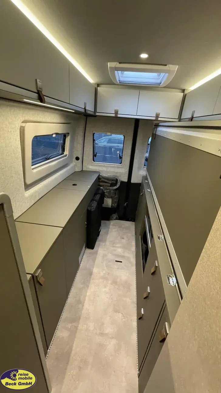 Fahrzeugbild Hymer Camper Van Grand Canyon S 700 4x4 Allrad mit Schlafdach #13
