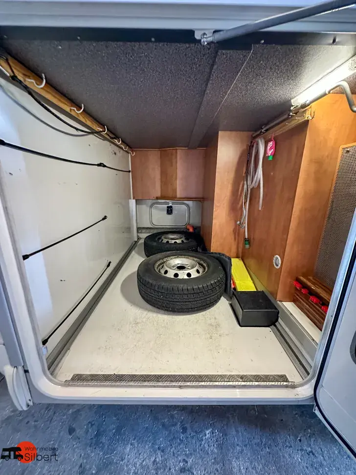 Fahrzeugbild Carthago c-tourer I 142 QB - Solar*TV*Festbett+Hubbett #17