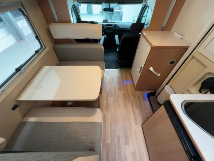 Fahrzeugbild Ahorn Camp Camp T660 Plus / Festbett+Hubbett / Garage #8