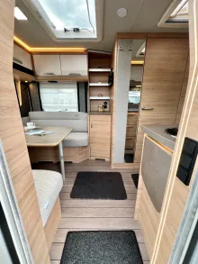Fahrzeugbild Knaus Südwind 460 EU Black Selection mit Dusche #5