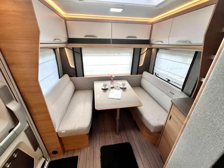 Fahrzeugbild Knaus Südwind 460 EU Black Selection mit Dusche #8