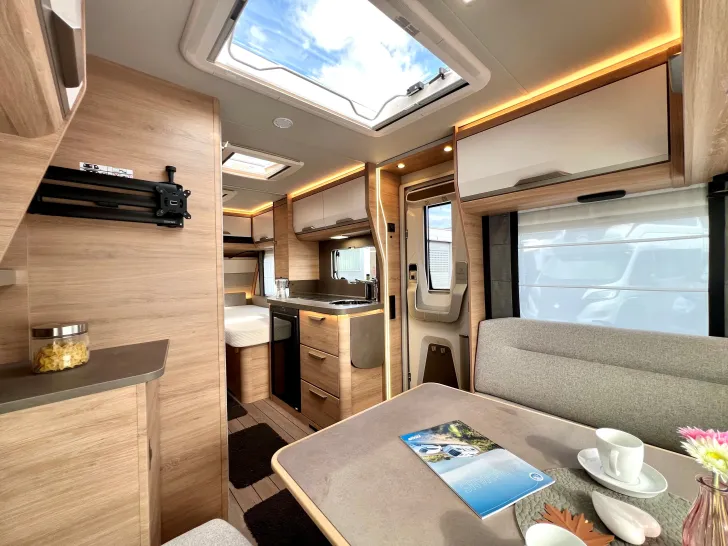 Fahrzeugbild Knaus Südwind 460 EU Black Selection mit Dusche #11
