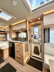 Fahrzeugbild Knaus Südwind 460 EU Black Selection mit Dusche #12