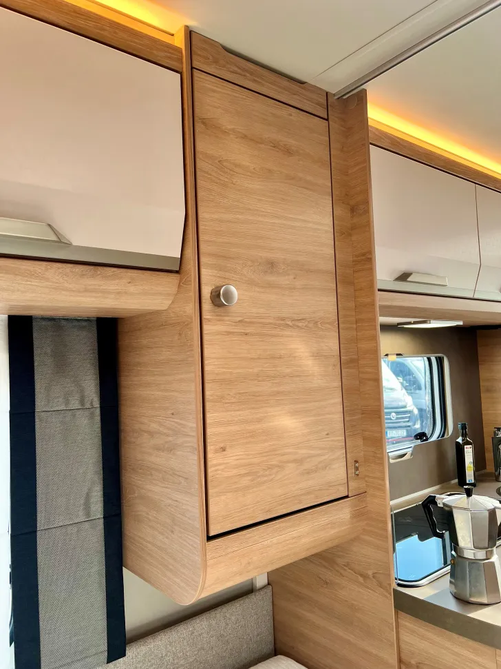 Fahrzeugbild Knaus Südwind 460 EU Black Selection mit Dusche #17