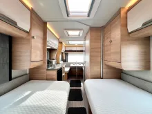 Fahrzeugbild Knaus Südwind 460 EU Black Selection mit Dusche #18