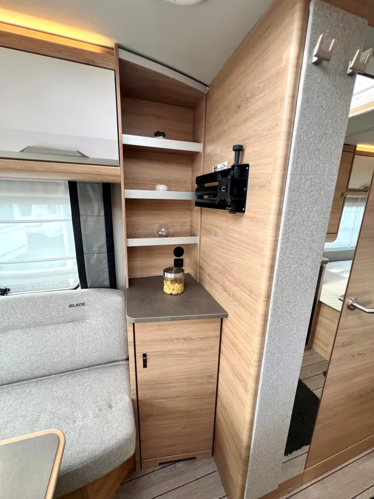 Fahrzeugbild Knaus Südwind 460 EU Black Selection mit Dusche #21
