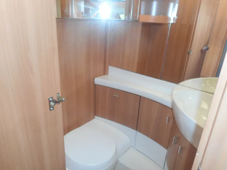 Fahrzeugbild Hobby De Luxe 540 UL vollaut Mover Dachmarkise #15