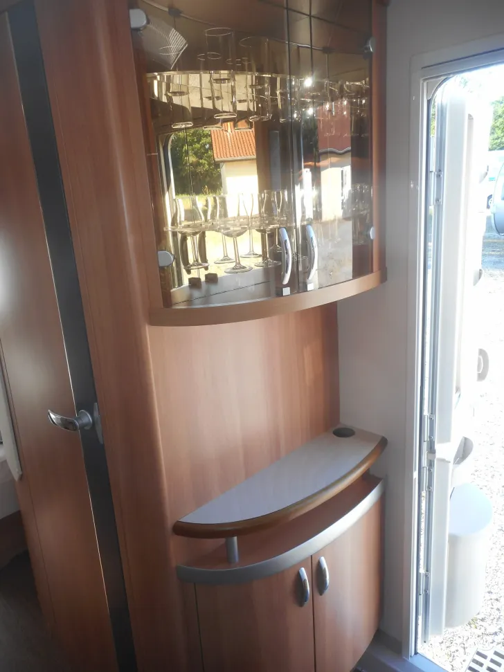 Fahrzeugbild Hobby De Luxe 540 UL vollaut Mover Dachmarkise #8