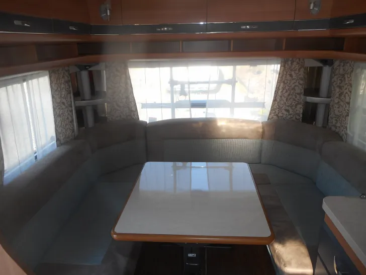 Fahrzeugbild Hobby De Luxe 540 UL vollaut Mover Dachmarkise #6