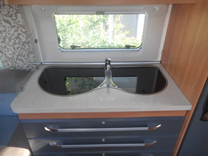 Fahrzeugbild Hobby De Luxe 540 UL vollaut Mover Dachmarkise #11
