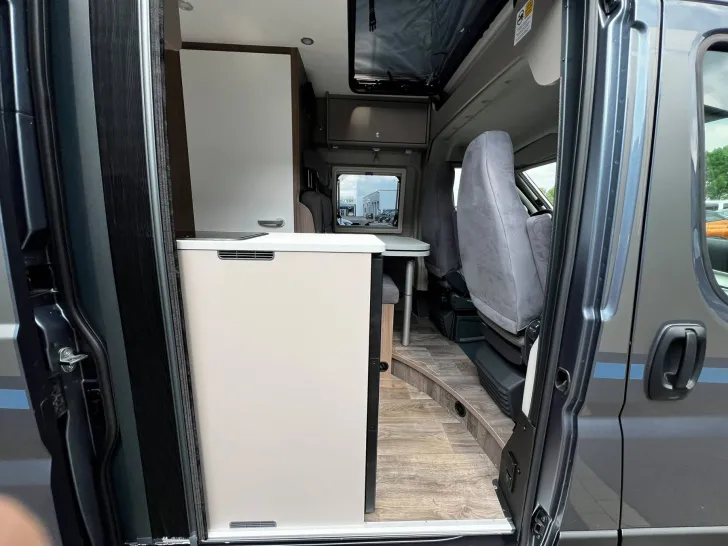 Fahrzeugbild Carado Camper Van CV602Pro+Schlafdach+Markise+LED+ACC+ #8