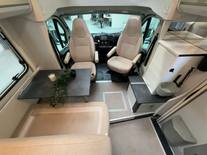 Fahrzeugbild Knaus Sky TI 700 MEG/Automatik/Einzelbetten/Garage #8