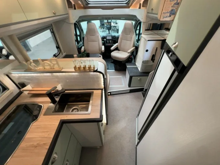 Fahrzeugbild Knaus Sky TI 700 MEG/Automatik/Einzelbetten/Garage #9
